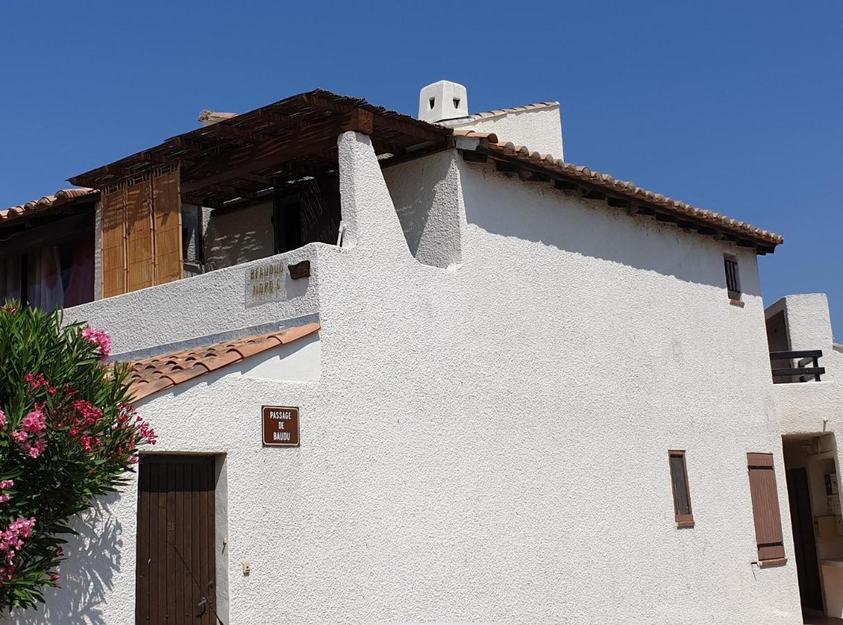 Studio Des Saintes Exterior photo